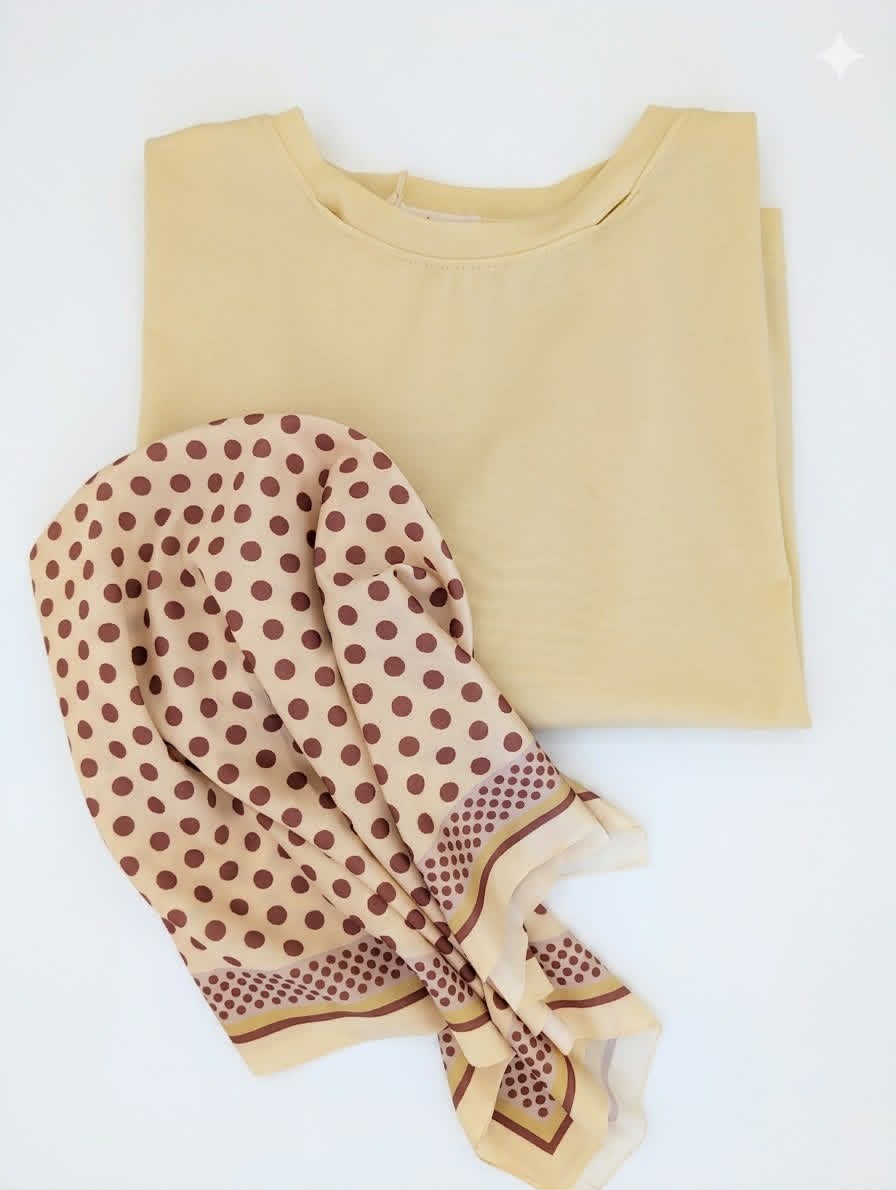 T-shirt "Eva" Jaune avec foulard à pois