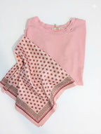 T-shirt "Eva" Rose avec foulard à pois