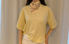 T-shirt "Eva" Jaune avec foulard à pois
