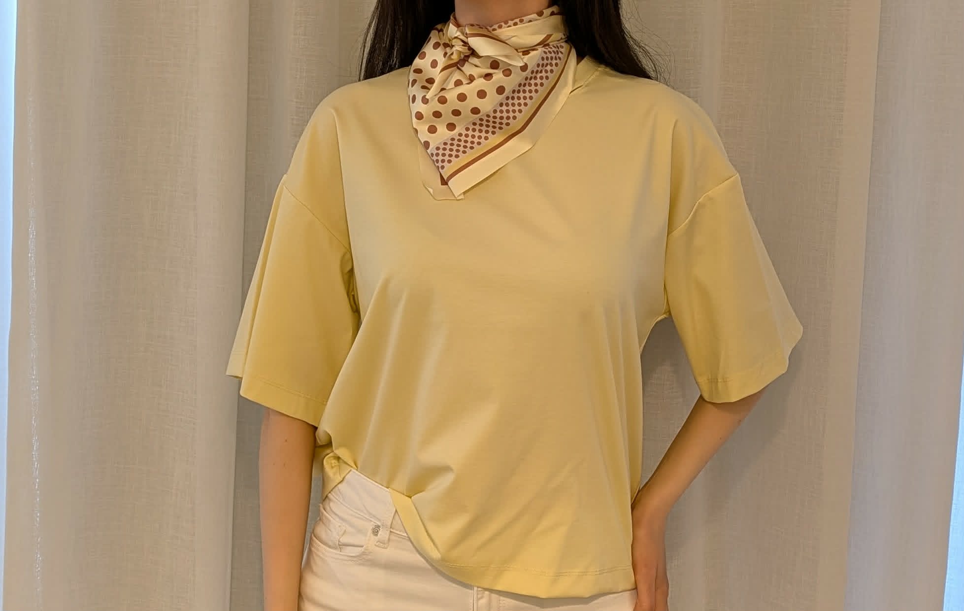T-shirt "Eva" Jaune avec foulard à pois